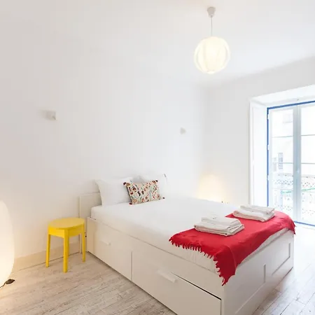 Flh Madragoa Flat With Art And Terrace