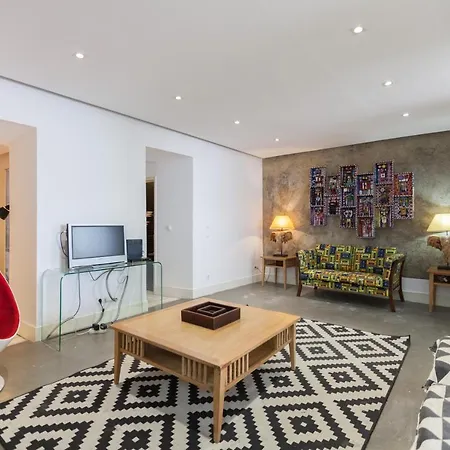 Flh Madragoa Flat With Art And Terrace شقة *