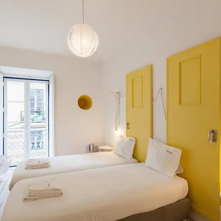 Flh Madragoa Flat With Art And Terrace شقة *