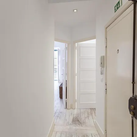 Flh Madragoa Flat With Art And Terrace